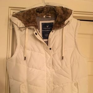 American Eagle white vest with hood